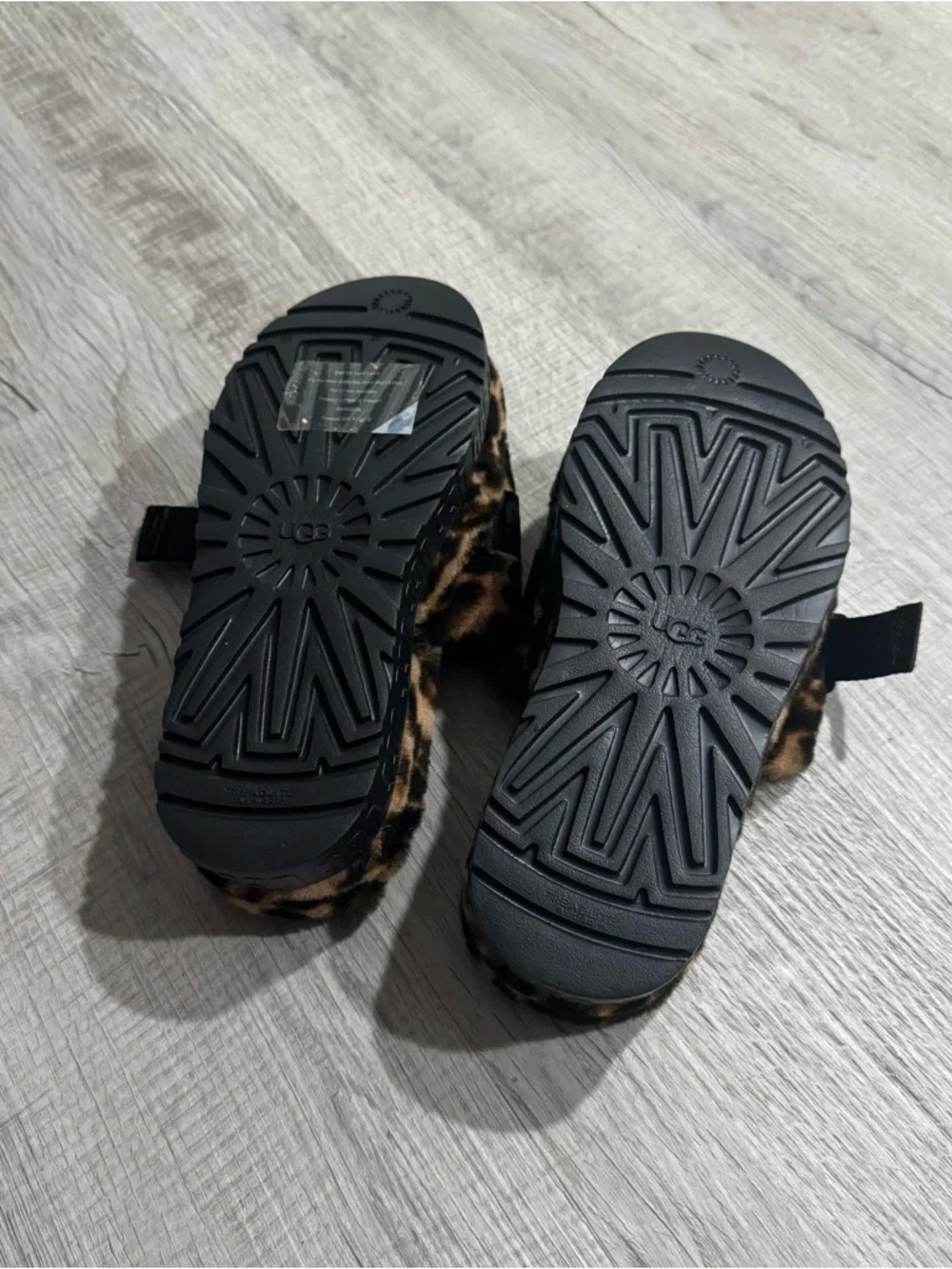 UGG Leopard Print Fuzzy Slide with Black Accents - Picture 3 of 5